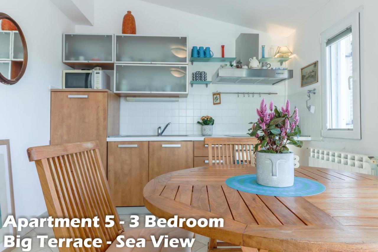 Art Apartments Vrsar Exterior photo